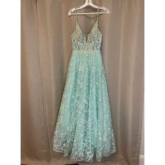 Ellie Wilde Mon Cheri Prom Dress. Size 6. Sea foam Green w/opalescent sequins. - Picture 4 of 14